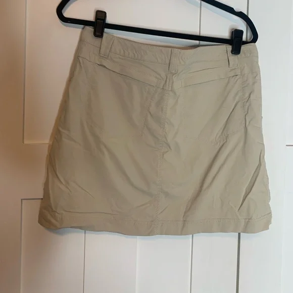 Eddie Bauer Tan Skirt with shorts underneath Size 8 - Picture 4 of 10